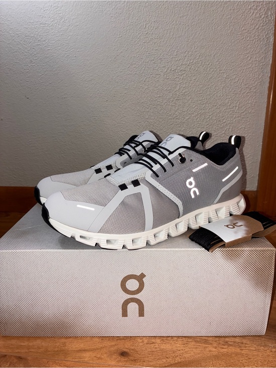 On Running Shoes - On Cloud 5 Women’s Waterproof Athletic Running Shoe Sneakers, gray- size 10